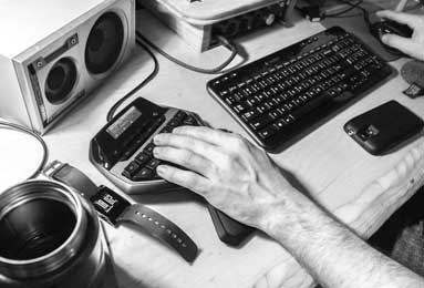 车辆划痕判断漏黑色/汽车刮痕露出黑色